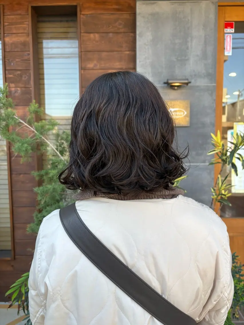 ミディアム パーマ 切りっぱなしボブ ショートボブ ミディアムパーマ アッシュ ボブ 栗原 鈴華🌻のヘアスタイル