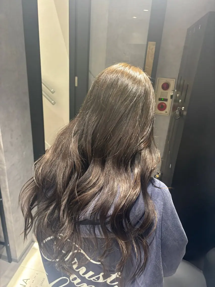 ロング カラー ベージュカラー ブラウンカラー オリーブベージュ 長橋 ももかのヘアスタイル