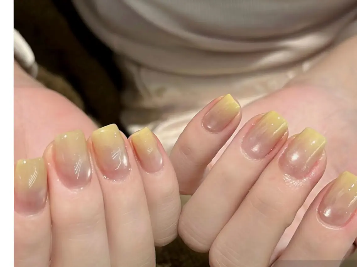 ネイル オーロラネイル チークネイル フレンチネイル ジェルネイル ガラスフレンチ ハンドネイル Nail Jolieのネイルデザイン