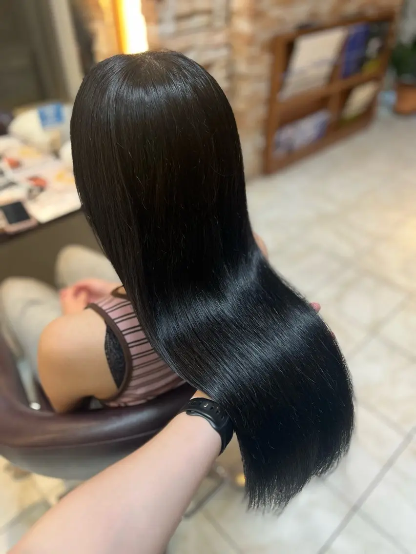 ロング カラー 黒髪 ブルーカラー ブルーブラック 透明感カラー Luana .Rioneのマツエク・マツパデザイン