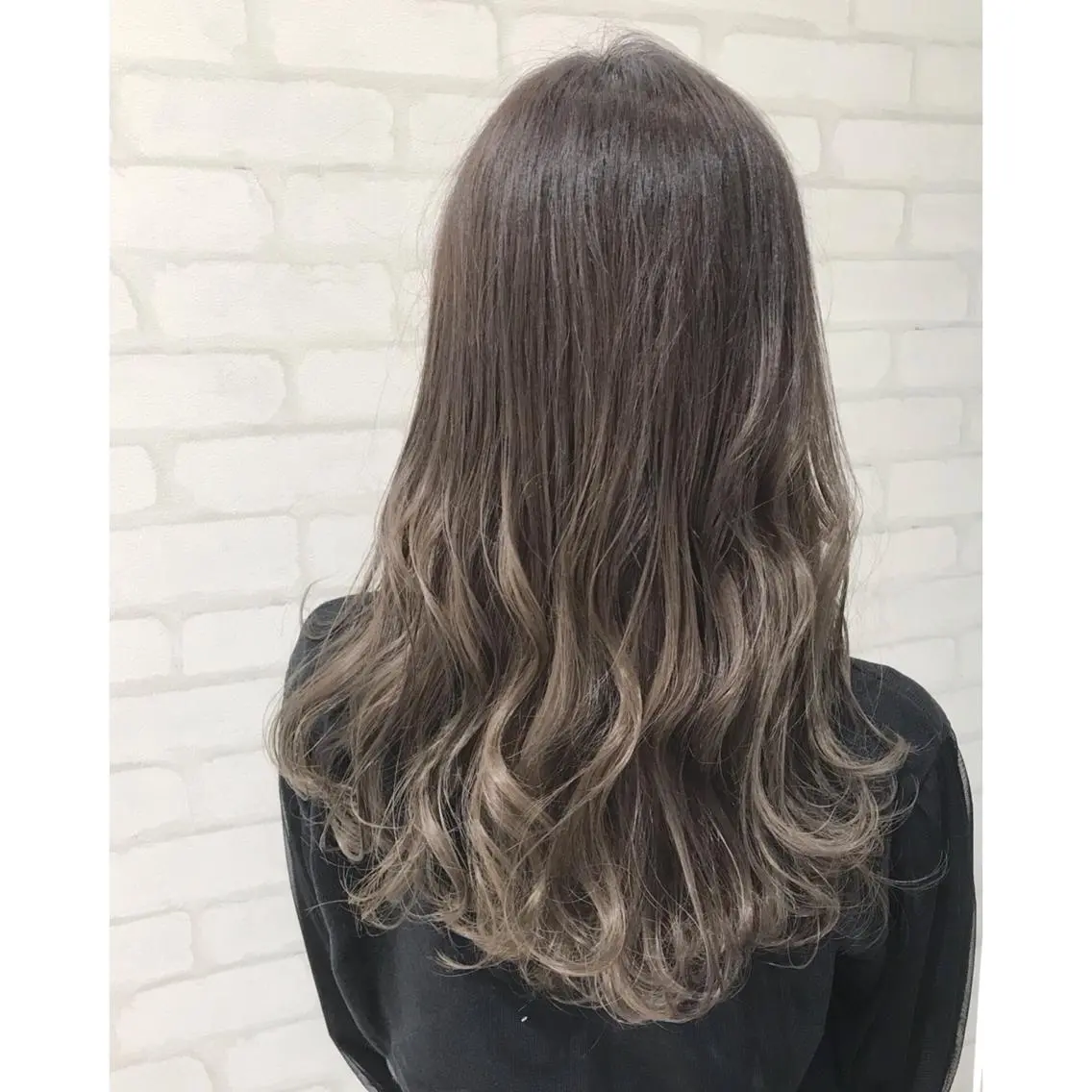 ロング カラー パーマ アッシュ ベージュカラー イルミナカラー 高木 麻知子のヘアスタイル