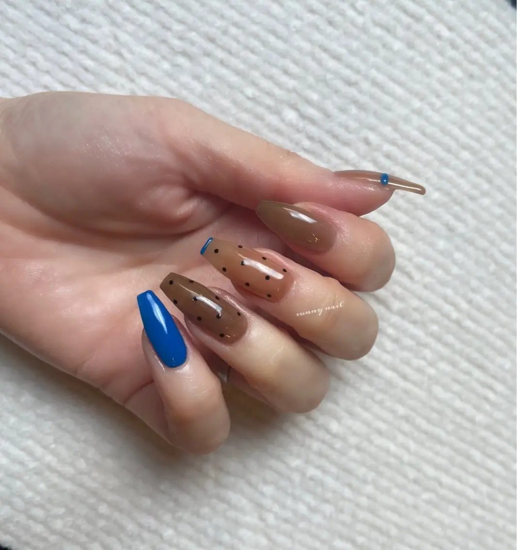 ネイル ブルー ブラウン ドット ジェルネイル パラジェル sunny nailのネイルデザイン