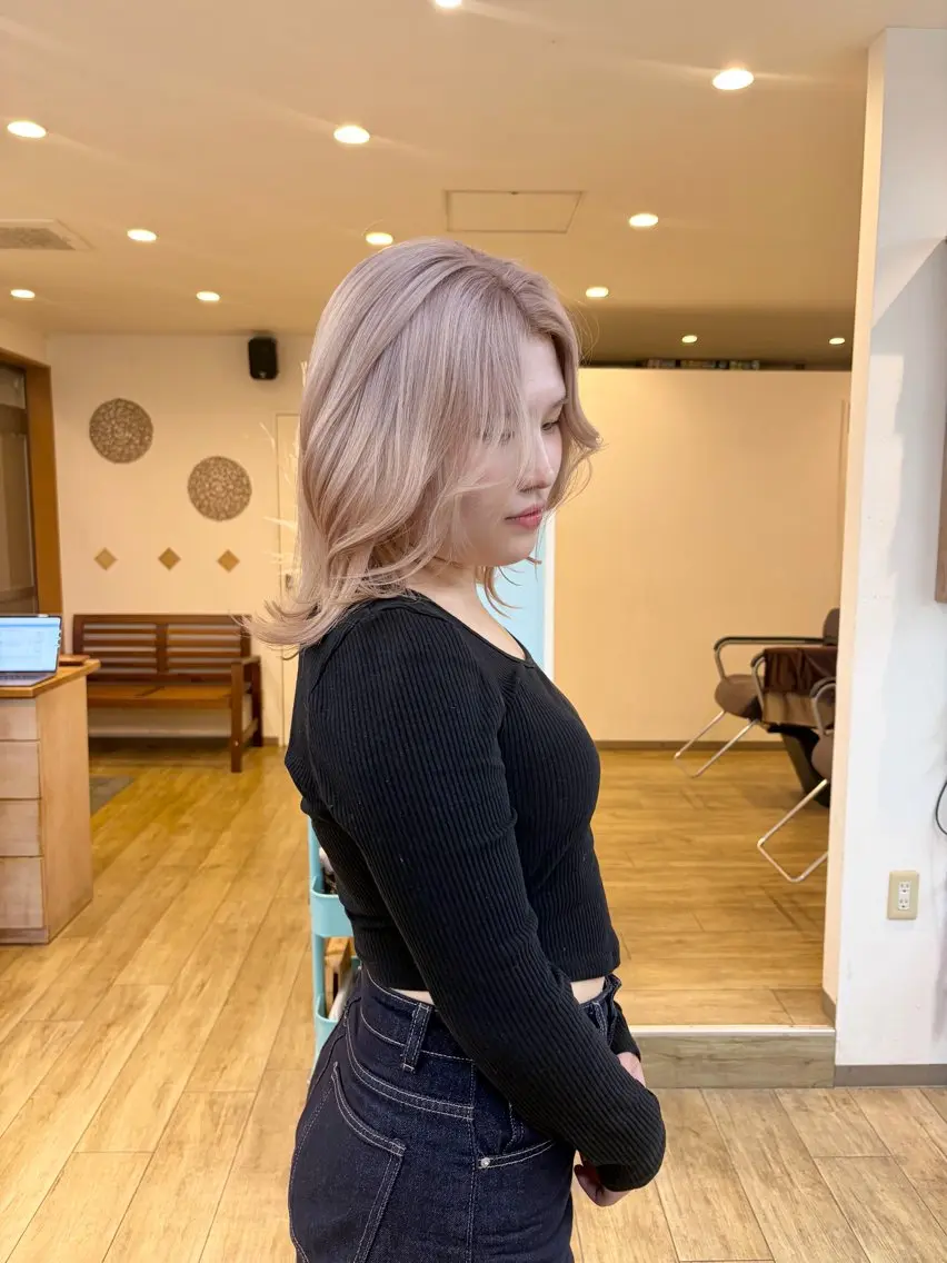 カラー ベージュカラー ブリーチ ホワイトベージュ ンジハ えみのヘアスタイル