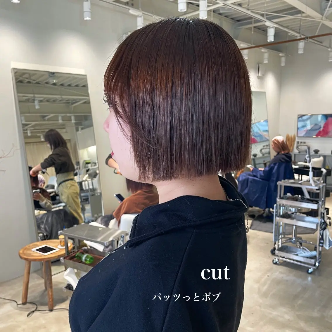 ミディアム ボブ 峯崎 葵のヘアスタイル