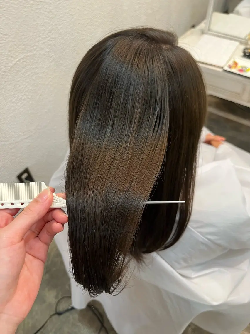 セミロング カラー 透明感カラー イルミナカラー 朝海 咲希のヘアスタイル