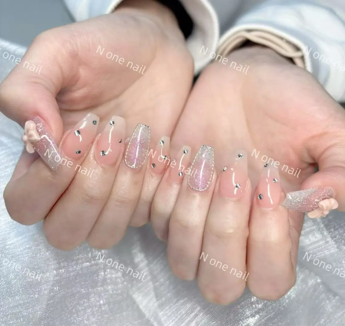 ネイル オーロラネイル フレンチネイル マグネットネイル ミラーネイル オフィスネイル N.one Miya🎀のネイルデザイン