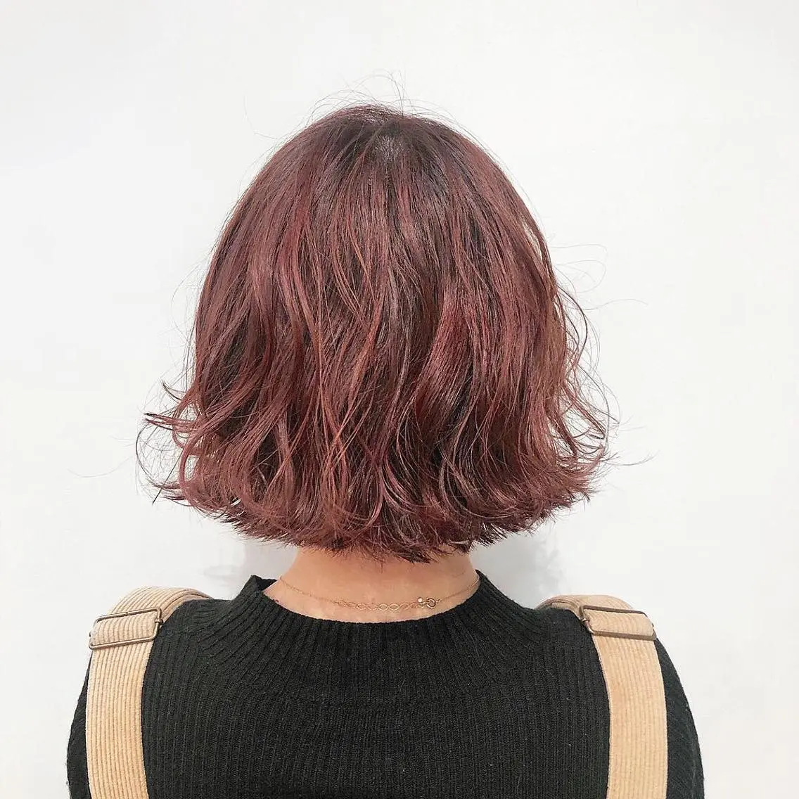 ミディアム カラー ヘアアレンジ 切りっぱなしボブ ハイライトカラー ラベンダーカラー ラベンダーピンク ピンクカラー 高橋胡桃🪽 ディレクターのヘアスタイル