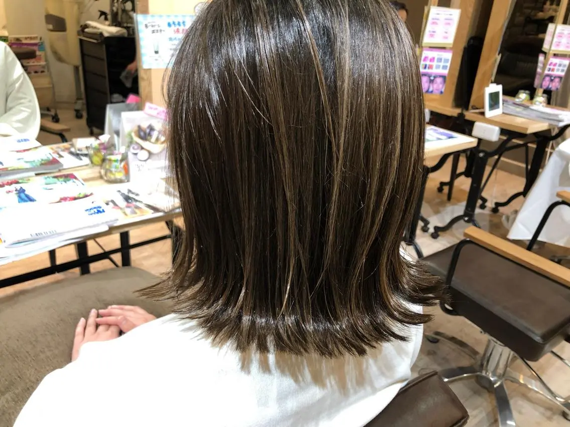 ミディアム サワタ ミサのヘアスタイル