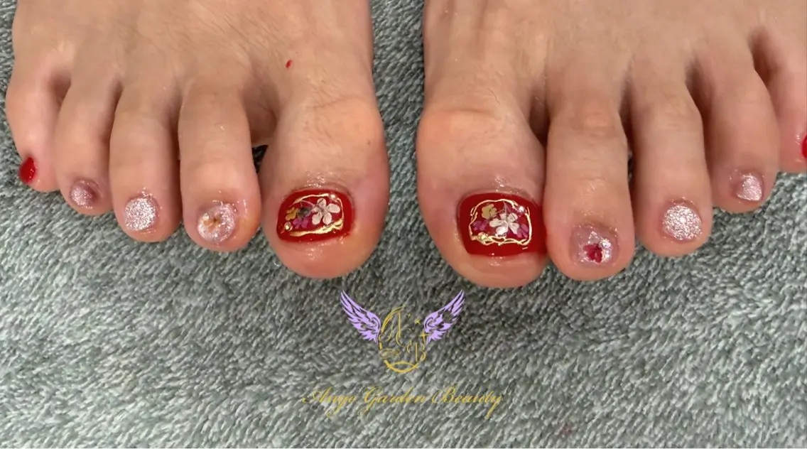 ネイル フットネイル ゴールド 赤色 フットネイル AngeGarden Beautymihoのネイルデザイン