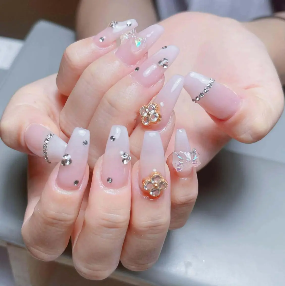 ネイル ボルドー チークネイル 長さ出し フレンチネイル ジェルネイル Emi🌸Belle Nail Salonのネイルデザイン