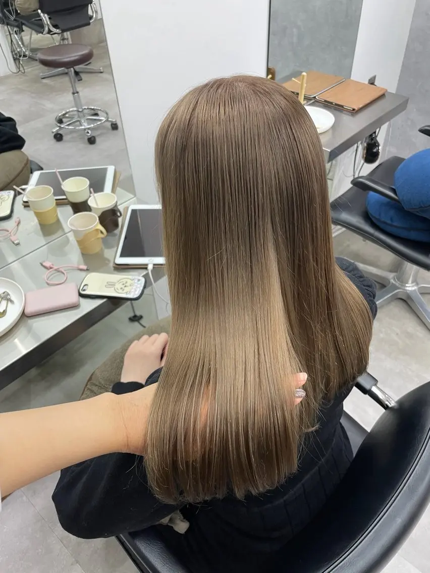 ロング カラー ベージュカラー ブリーチ ヘアカラー トリートメント 🍊新宿南口🍊 ERINAのヘアスタイル