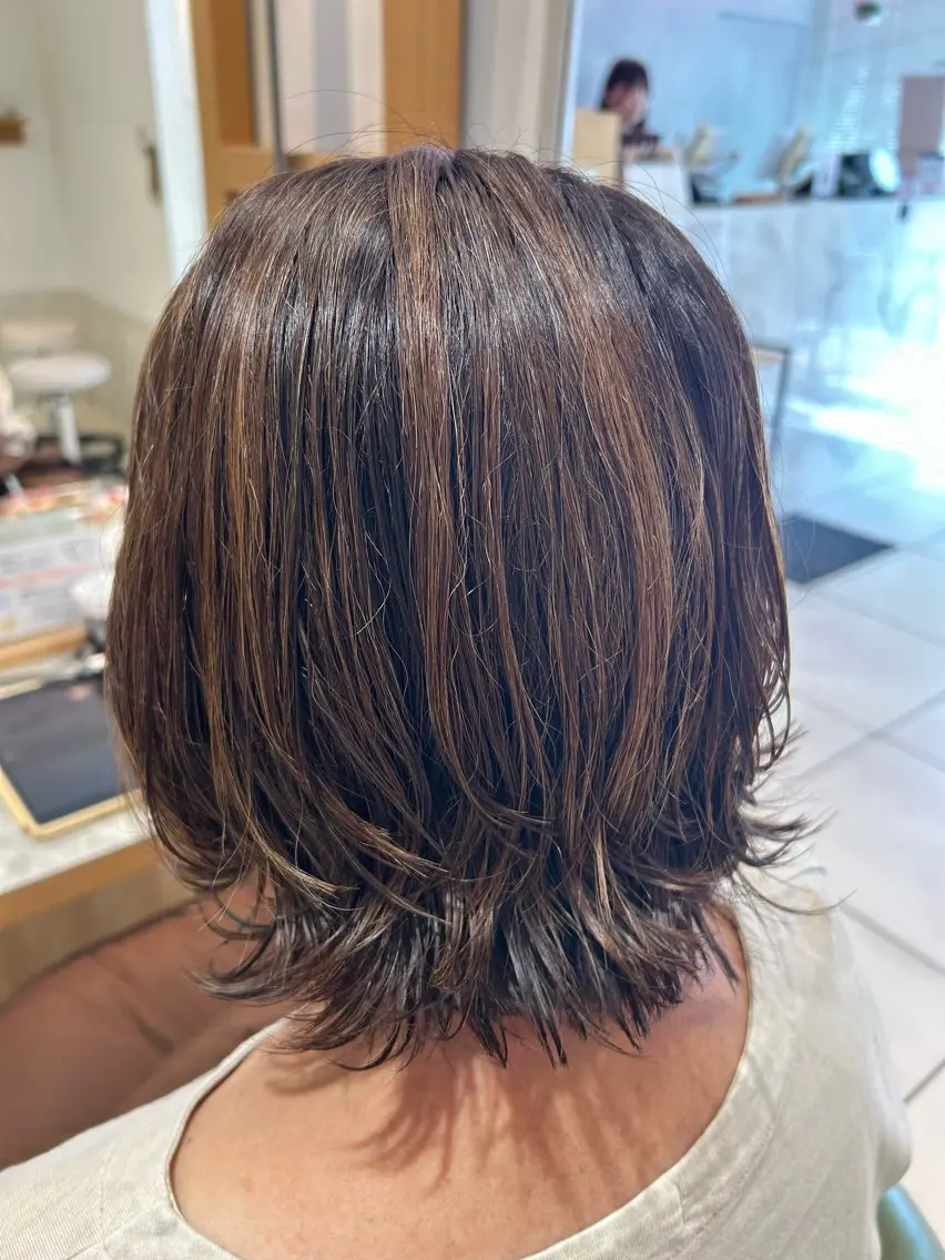 ショート カラー パーマ ハイライトカラー レイヤーカットのヘアスタイル