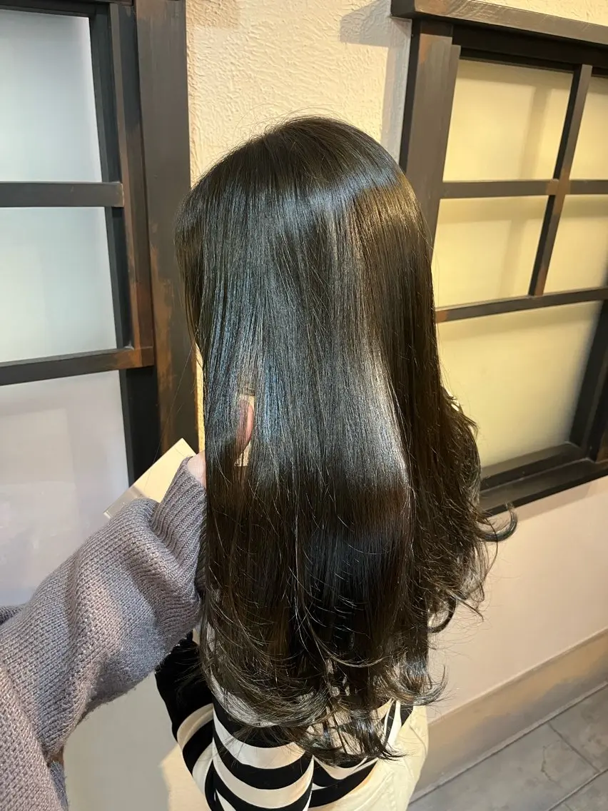 ロング カラー ベージュカラー オリーブベージュ 柳生 美穂のヘアスタイル