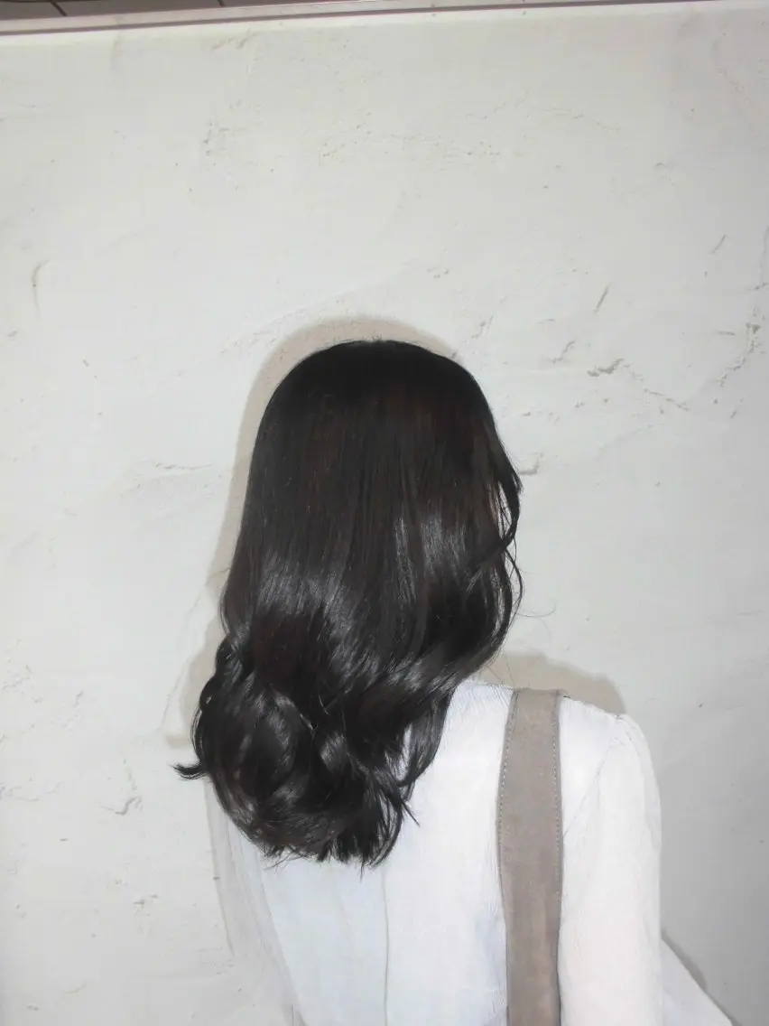 セミロング カラー ベージュカラー 黒髪 ブルーカラー ブルーブラック 透明感カラー ヘアカラー ヘッドスパ 三浦 瑠音のヘアスタイル