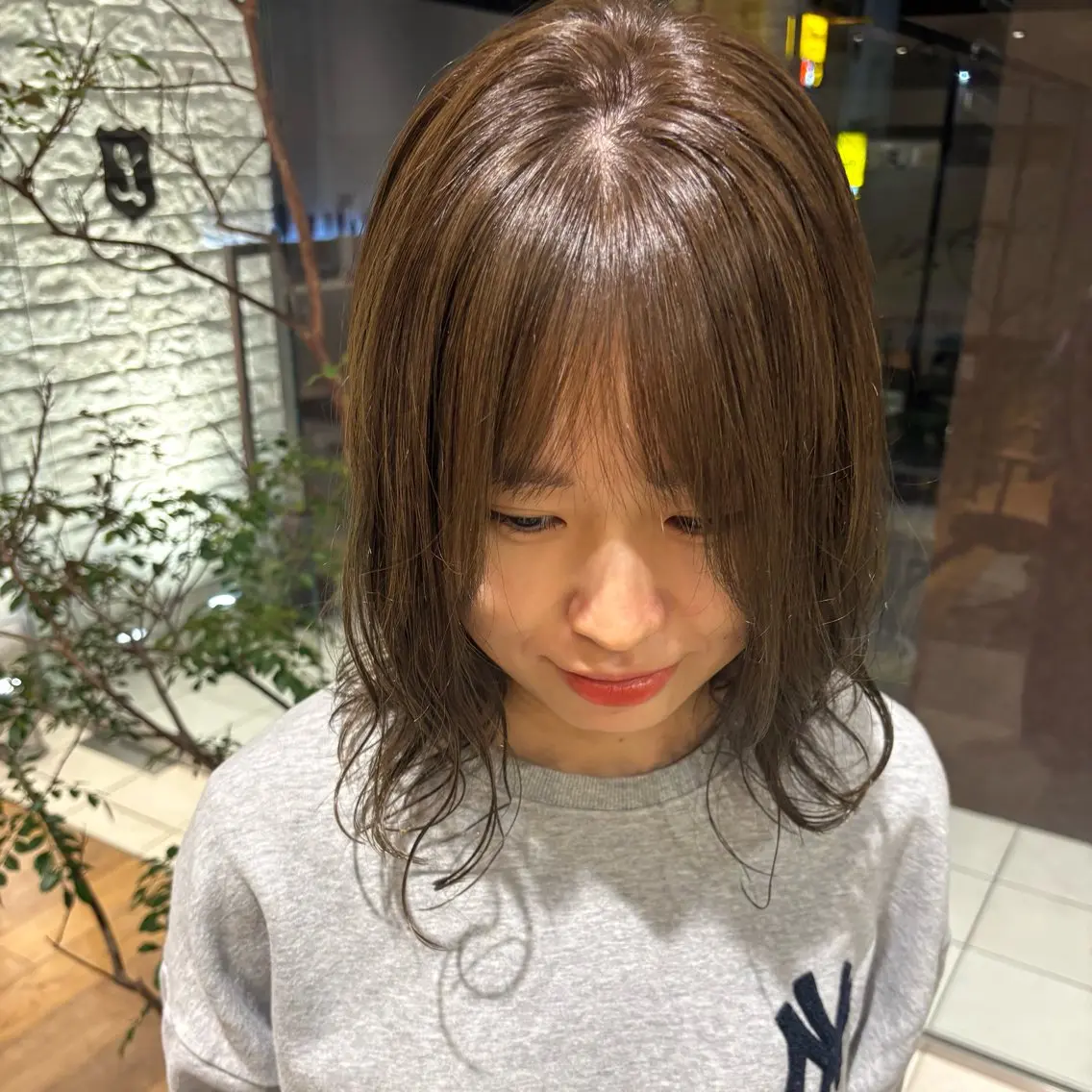 ミディアム カラー ベージュカラー オリーブベージュ Suzu🪽 大宮美容室のヘアスタイル