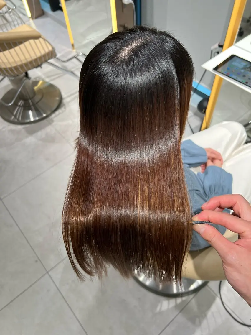 ロング 縮毛矯正 カット ヘアカラー 縮毛矯正 トリートメント 福岡縮毛矯正✨️ ストレート 向井和輝のヘアスタイル