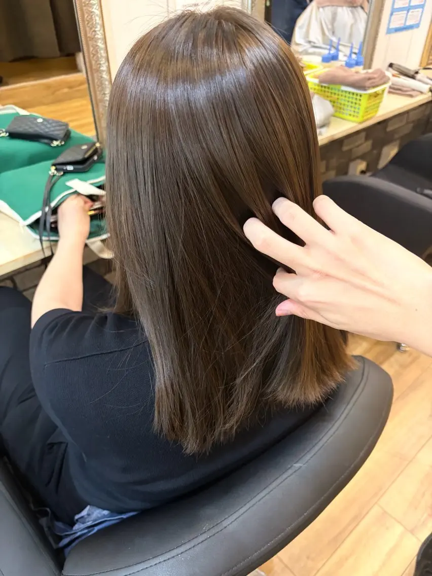 セミロング カラー ベージュカラー ヘーゼル ヘアカラー koki/ ハイトーンカラーのヘアスタイル