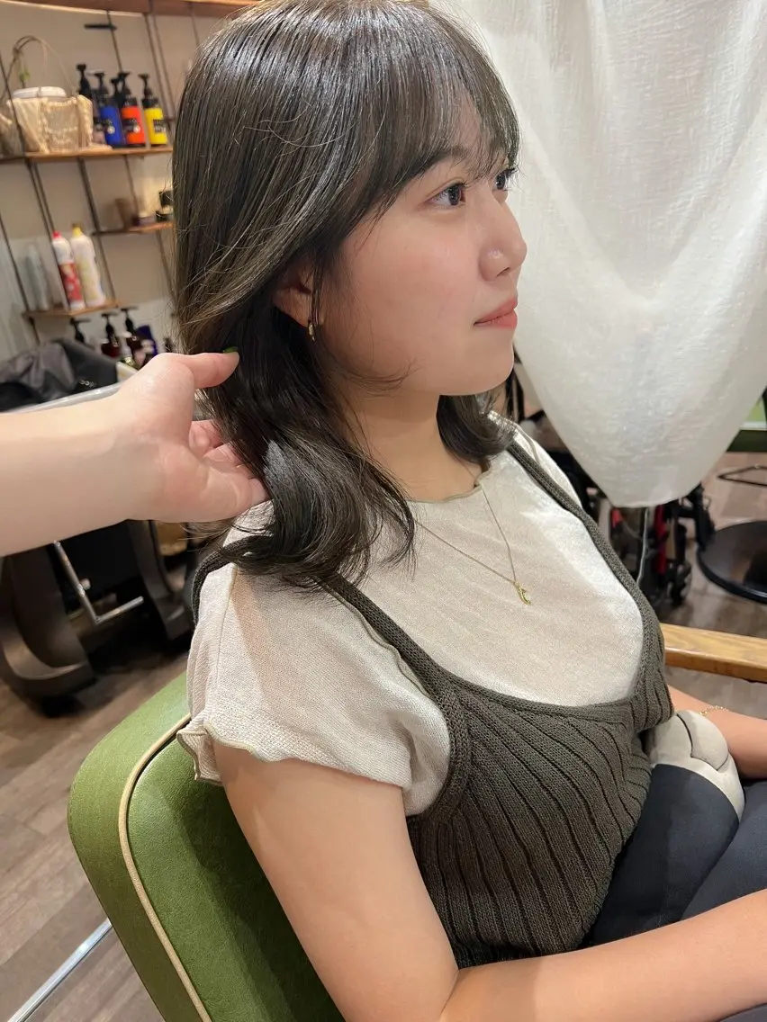 ミディアム カラー ベージュカラー オリーブベージュ カラーパティシエ facce🌼ikoのヘアスタイル