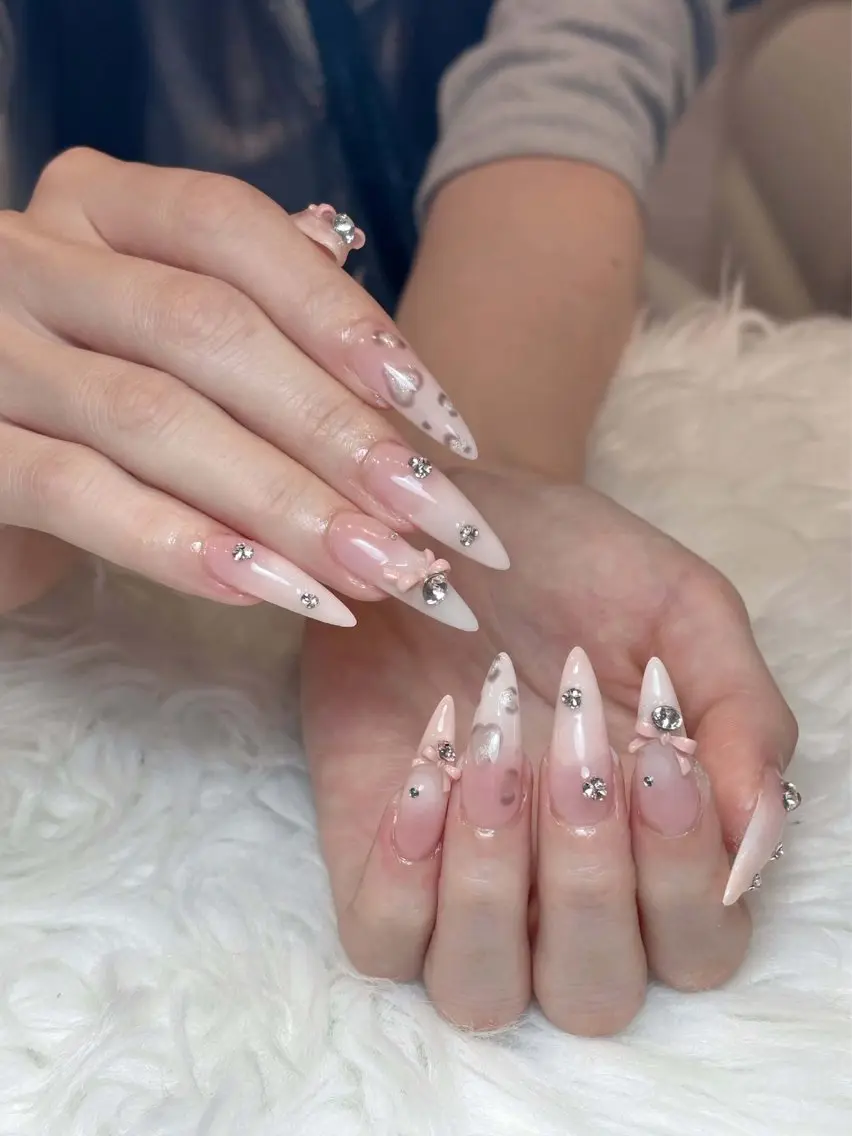 ネイル チークネイル ドット フレンチネイル グラデーション ハート Eli Muse 新宿ネイルのネイルデザイン