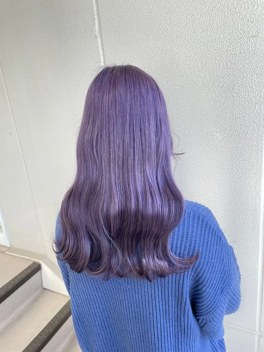 ロング カラー ヘアアレンジ ブリーチ ラベンダーカラー 縮毛矯正 ヘアカラー トリートメント ヘッドスパ ヘアセット 艶カラー✨縮毛矯正✨ 翁長孝輔のヘアスタイル