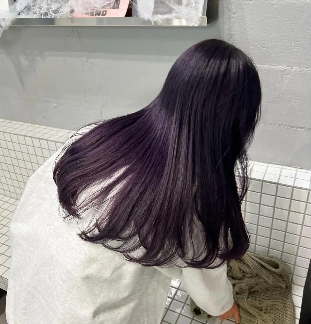 セミロング カラー ブリーチ パープルカラー k jの眉毛・アイブロウイメージ