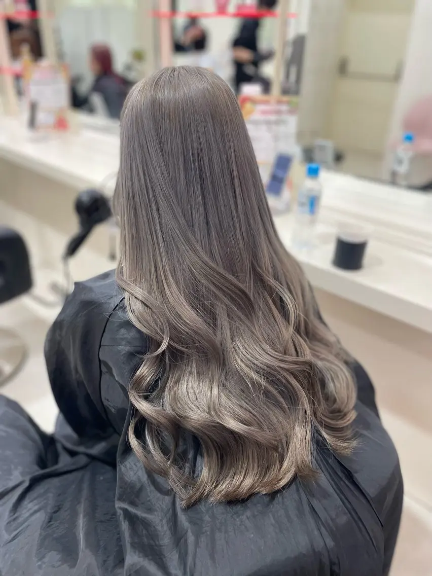 ロング ヘアカラー 🎀淡めモテカラー WAKANA🎀のヘアスタイル