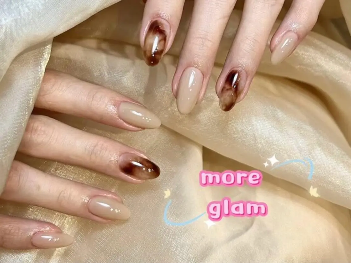 ネイル 長さ出し フットネイル フレンチネイル ジェルネイル ガラスフレンチ More Glam 池袋東口店のネイルデザイン
