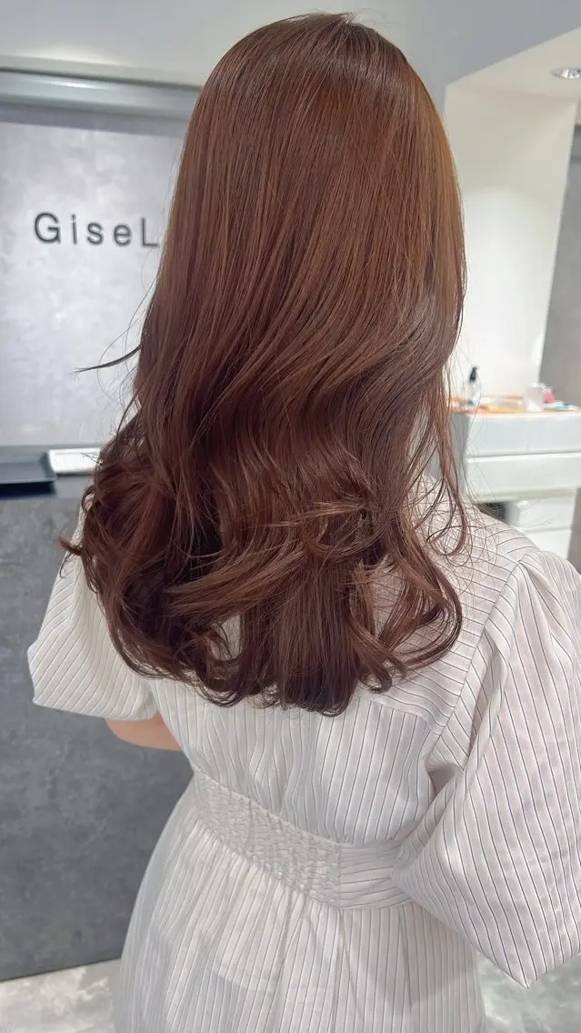 セミロング カラー ブリーチ ブラウンカラー 透明感カラー ブリーチなしカラー ピンクカラー カット ヘアカラー YUI ハイトーンカラーのヘアスタイル