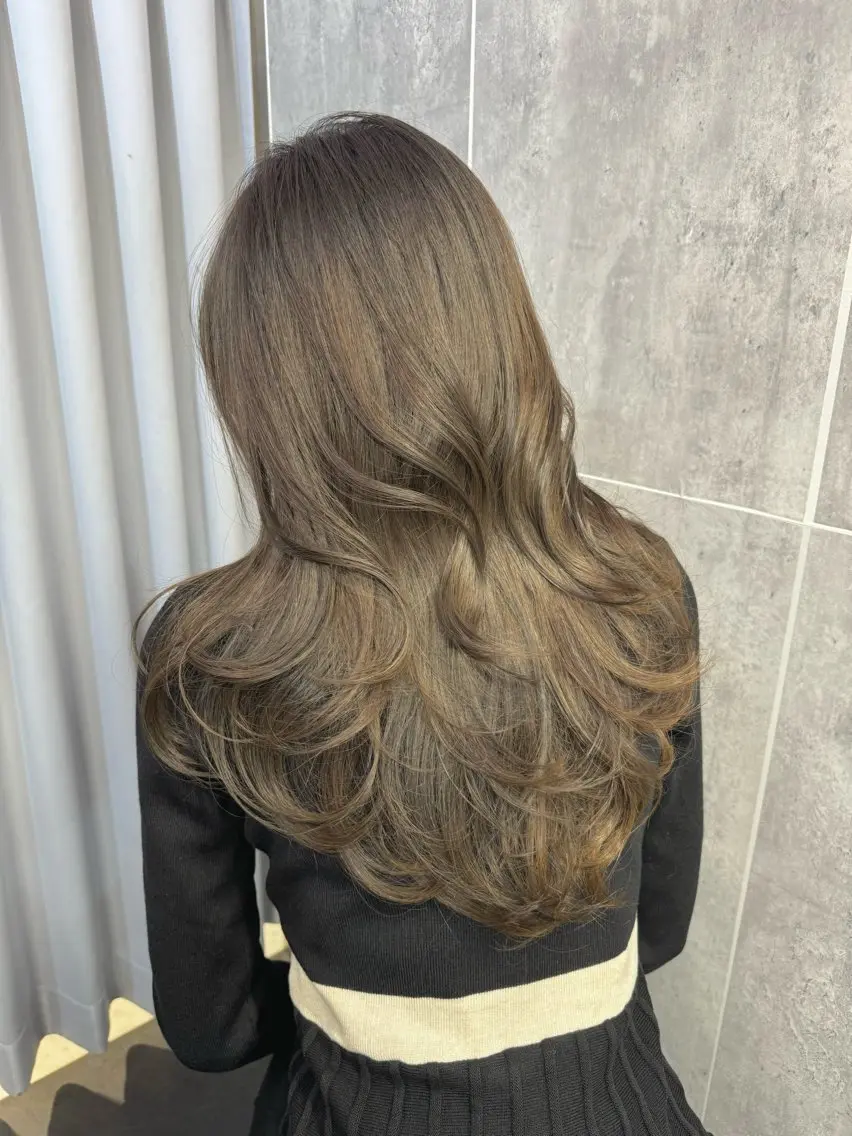 ミディアム カラー カット ヘアカラー トリートメント 顔まわりの神様✨ 透明感カラー藤嶋秀幸のヘアスタイル