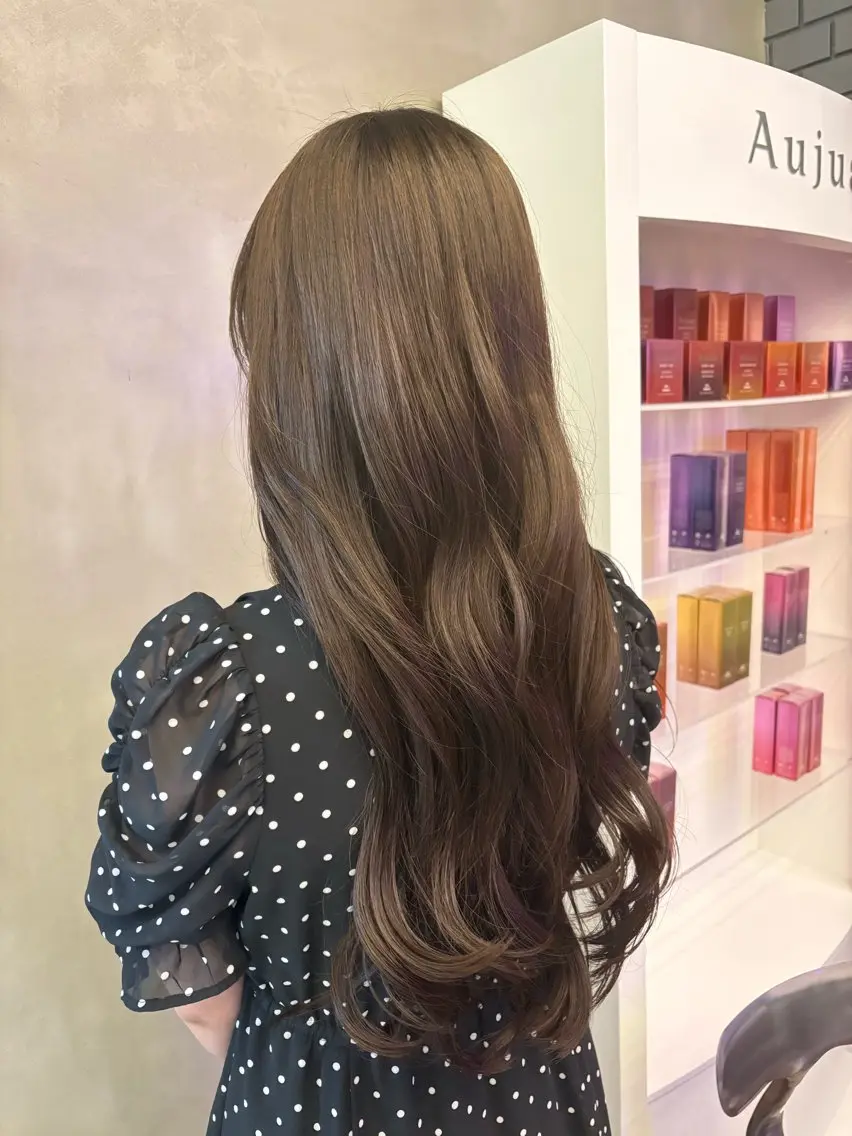 ロング カラー グレージュ オリーブグレージュ オリーブグレー 岡本 海愛のヘアスタイル