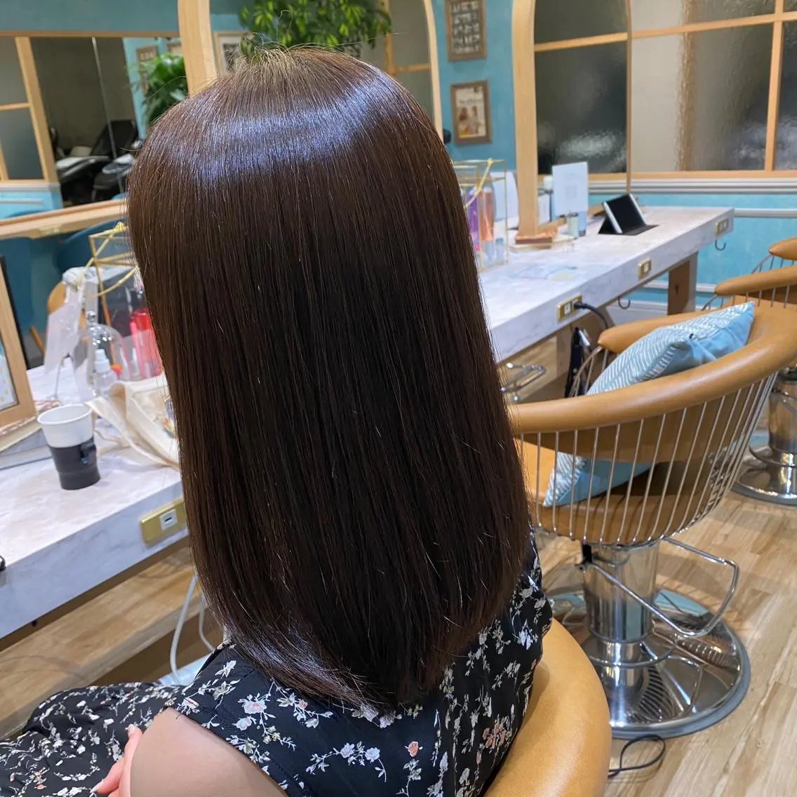 セミロング ヘアカラー トリートメント 山本翔一郎 韓国顔周りレイヤーのヘアスタイル