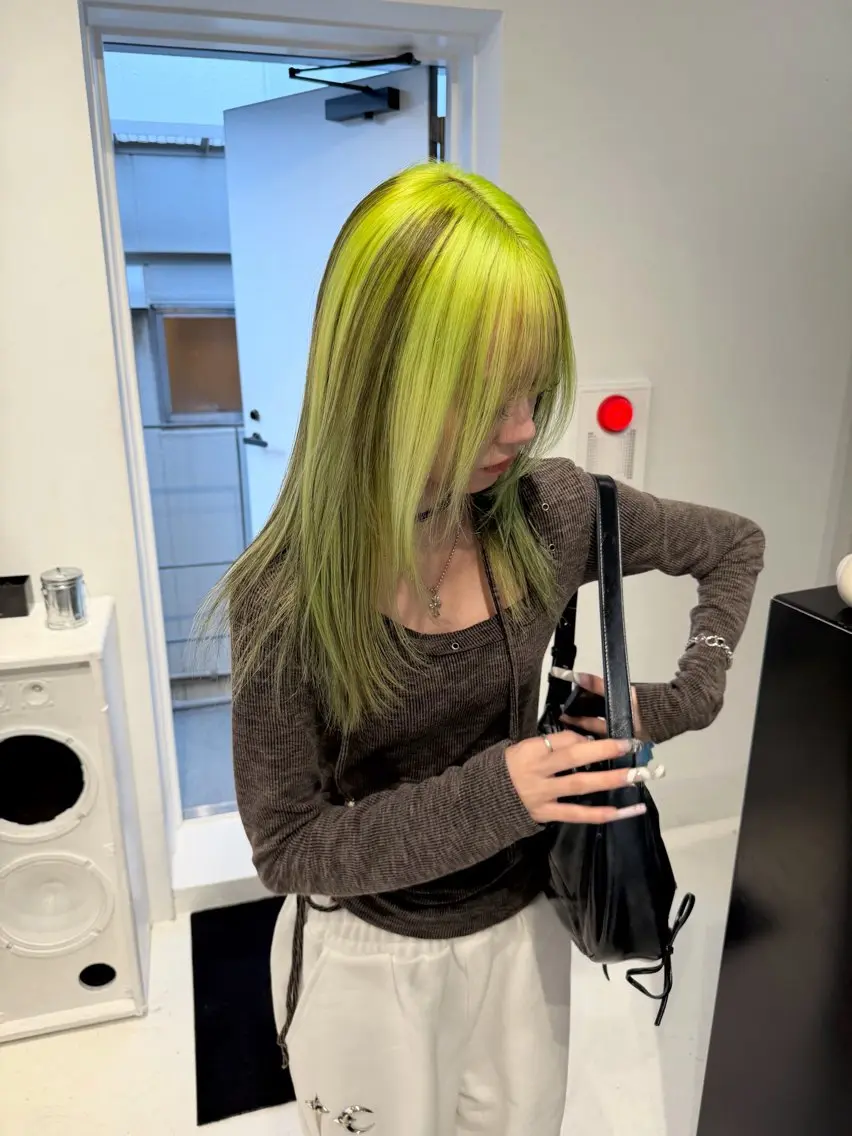 ロング カラー ヘアアレンジ ブリーチ デザインカラー ハイトーンカラー 顔まわりレイヤー レイヤーカット カット ヘアカラー トリートメント 艶ハイトーン/ヘア アレンジAYAKAのヘアスタイル