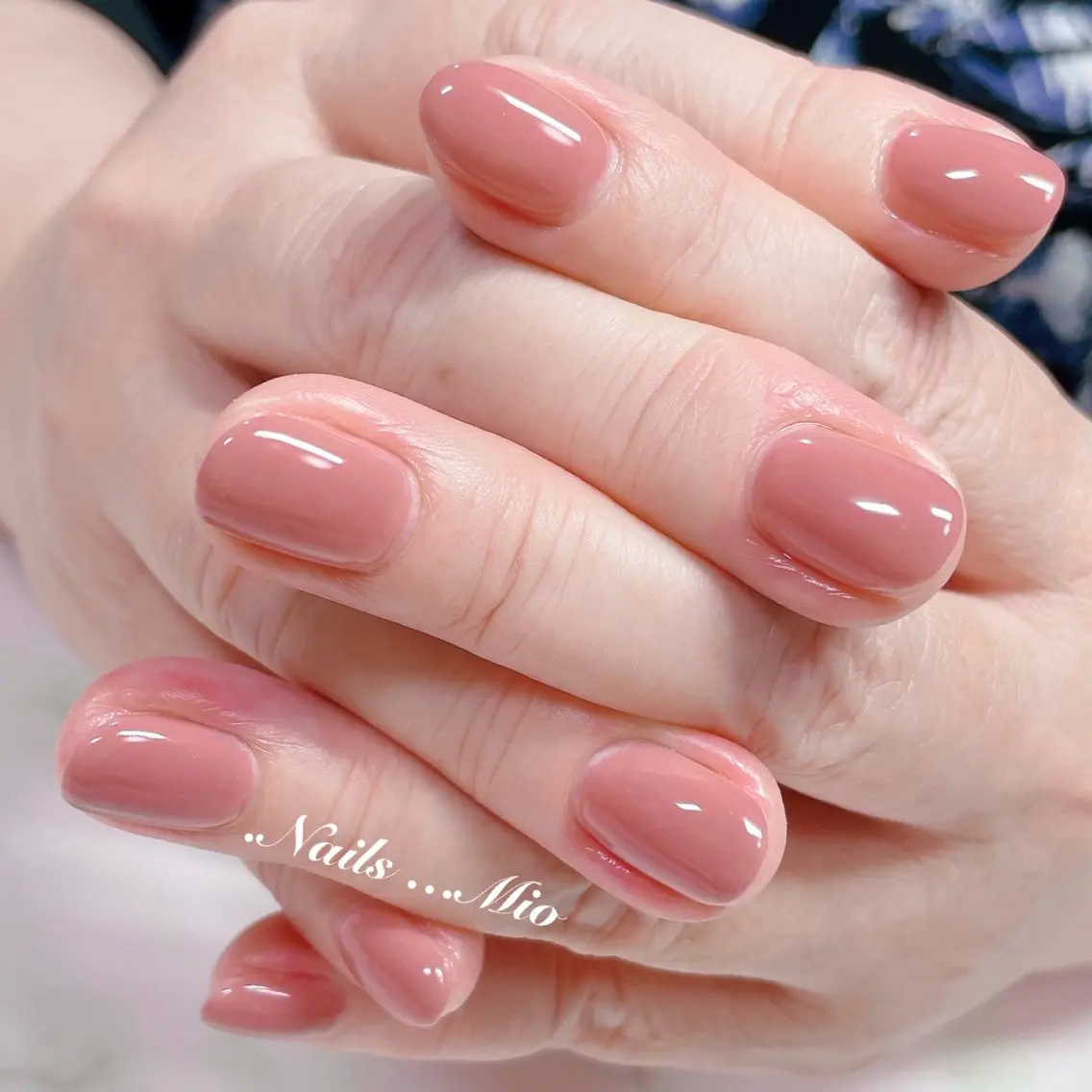 ネイル ジェルネイル ワンカラーネイル 赤色 ハンドネイル .Nails Mio 赤羽西ネイルサロンのネイルデザイン