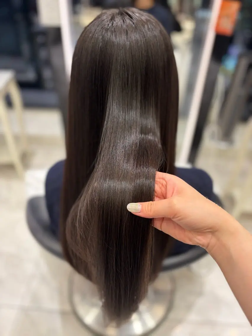 【🧚♂️全体の縮毛矯正🧚♂️フル ストレートパーマ】根元から毛先まで全体の癖を伸ばしてサラツヤ髪に✨️の写真