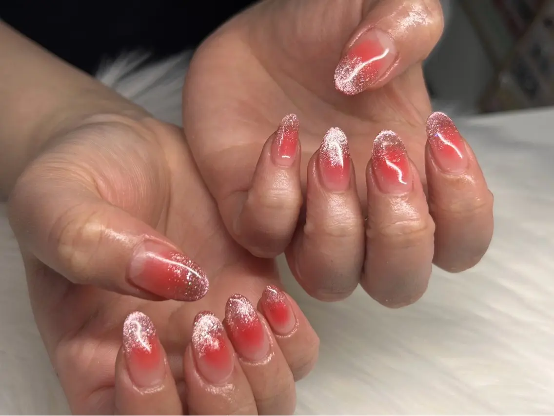 オフなし🫧チークネイル×マグネットグラデ🍒の写真