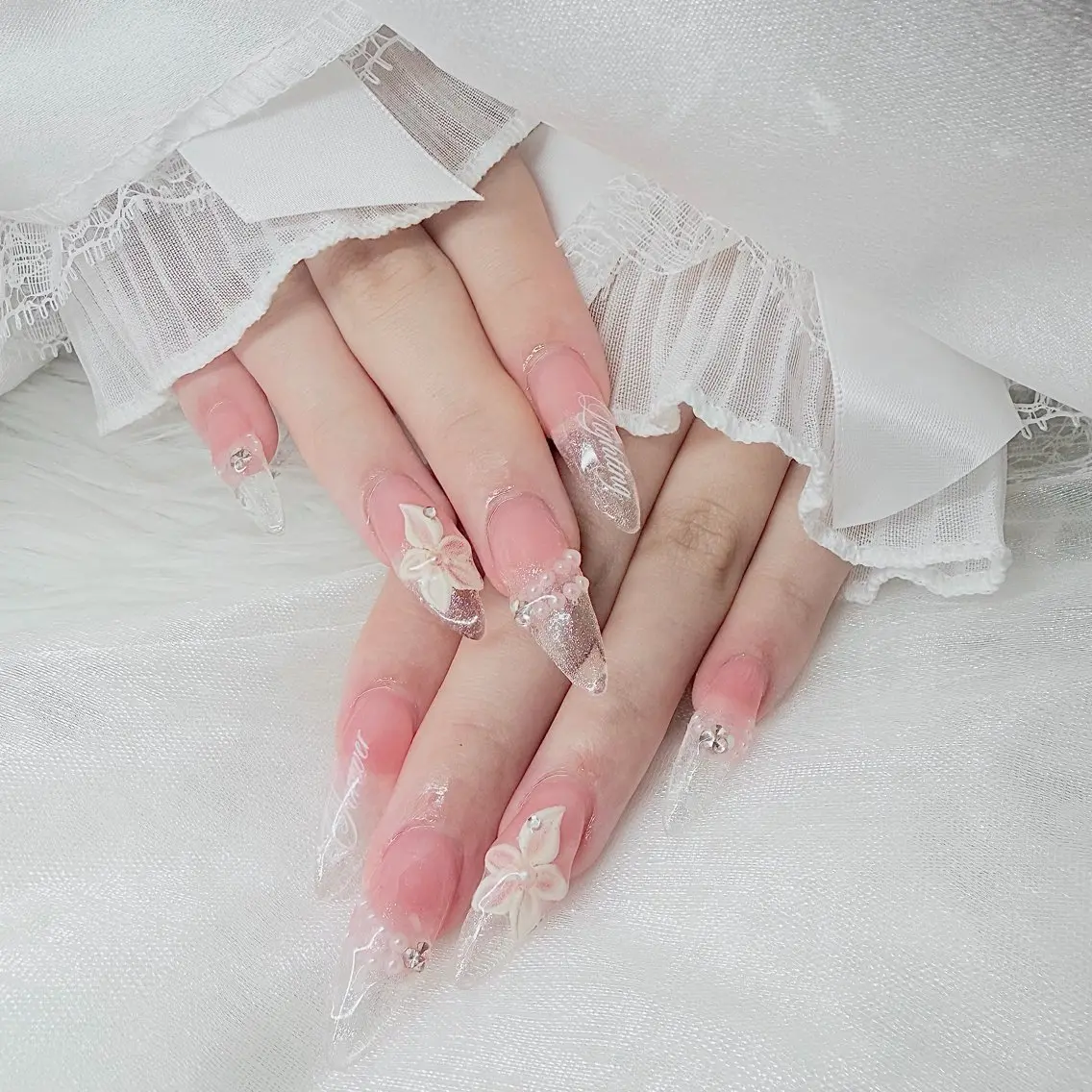ネイル クリアネイル フラワーネイル 韓国ネイル ロングネイル 持ち込み ハンドネイル ハンドケア MEER BLEU メアブルーのネイルデザイン