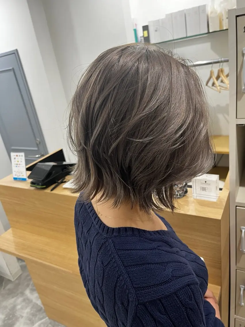 ミディアム カット ヘアカラー Lino by hoNuaのヘアスタイル