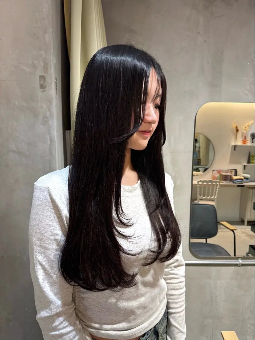 ロング 顔周りカット レイヤーカット カット トリートメント 𝐇𝐢𝐧𝐚 ⟡.·のヘアスタイル