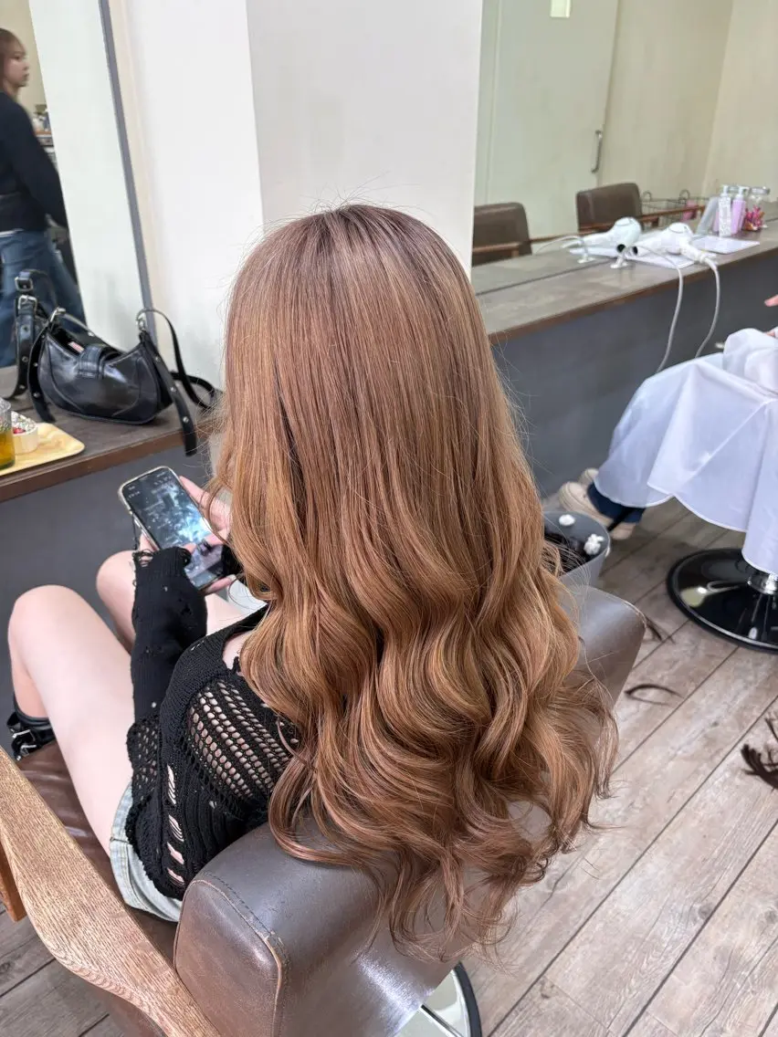 ロング カラー ブリーチ ブラウンカラー ヘアカラー トリートメント WEST OLAND 黒坂佳乃のヘアスタイル