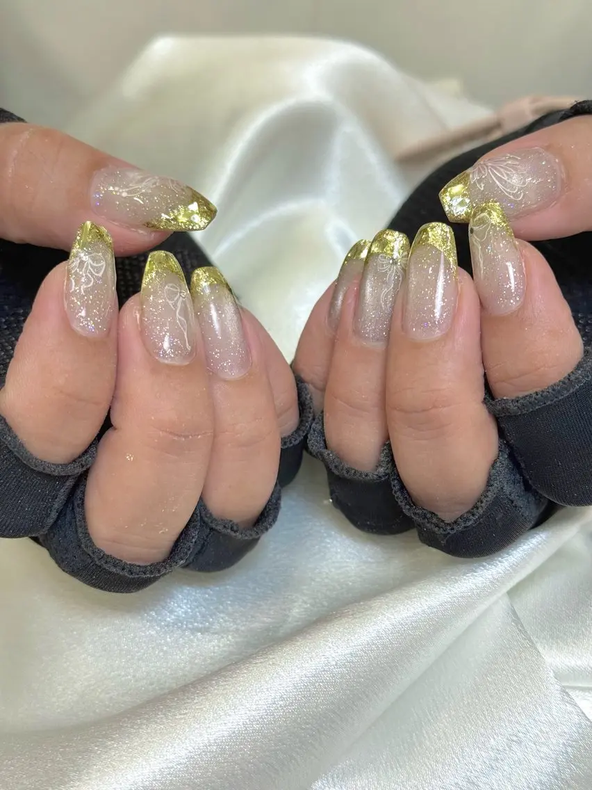 ネイル フレンチネイル ガラスフレンチ マグネットネイル 持ち込み リボン ハンドネイル nail room 5890  noaのネイルデザイン