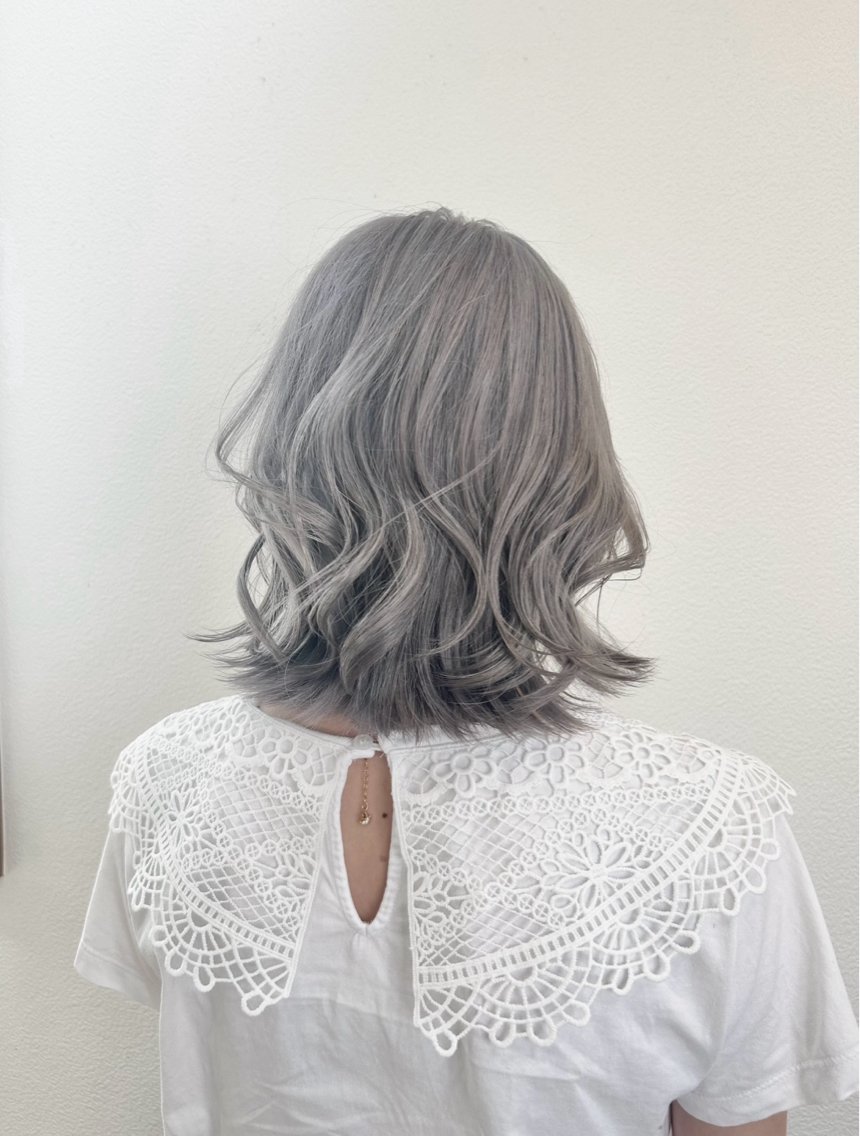 ミディアム カラー ブリーチ ケアブリーチ シルバー ホワイトシルバー カット ヘアカラー トリートメント Maya🦋 ハイトーン特化のヘアスタイル