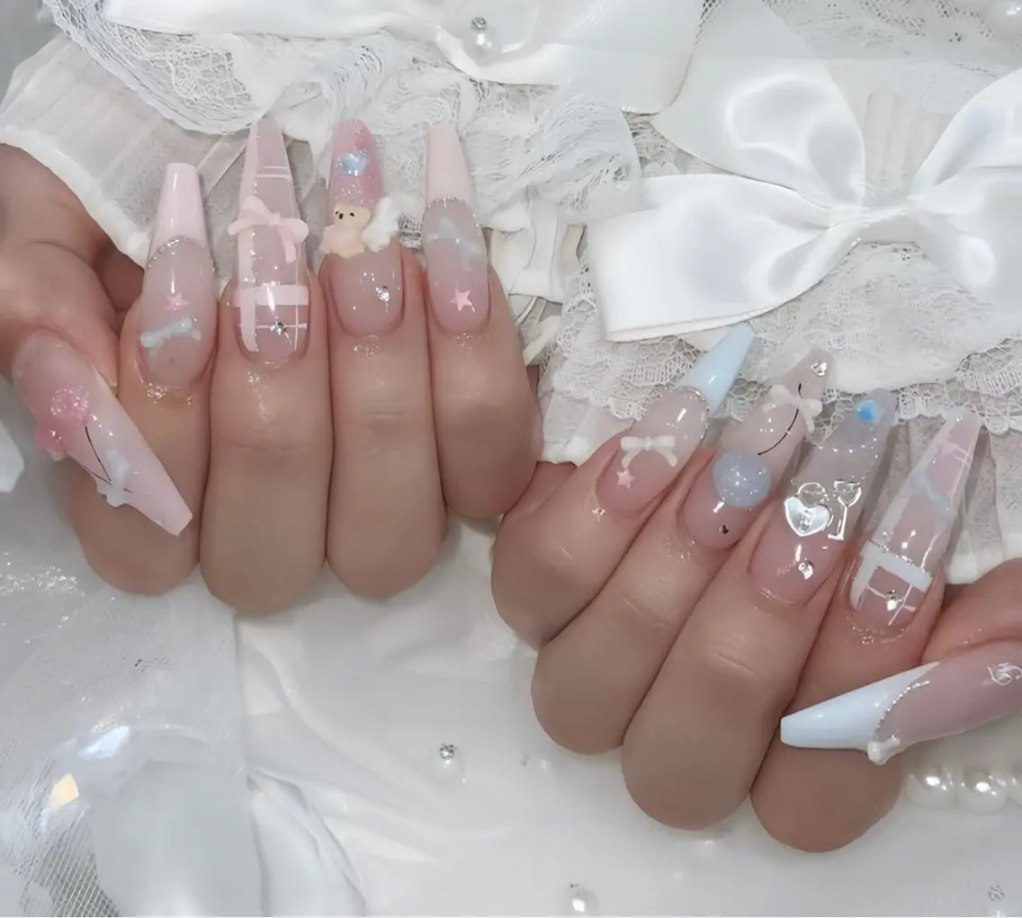 ネイル ブルー フラッシュネイル フラワーネイル ホログラムネイル キラキラネイル ハンドネイル Rin Nail 新大久保店のネイルデザイン