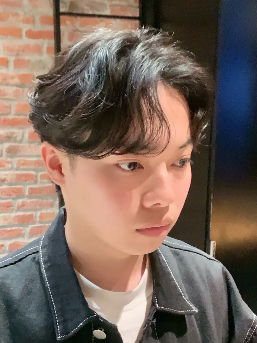 ショート パーマ メンズ カルマパーマ メンズ韓国風 メンズパーマ 韓国風ヘア 藤田 明輝のヘアスタイル