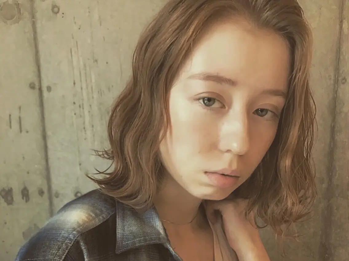 ミディアム カラー ヘアアレンジ ブリーチ ケアブリーチ ダブルカラー 髪質改善 カット ヘアカラー トリートメント ヘアセット 🕊️絹髪縮毛矯正✨ トップスタイリスト✨のヘアスタイル