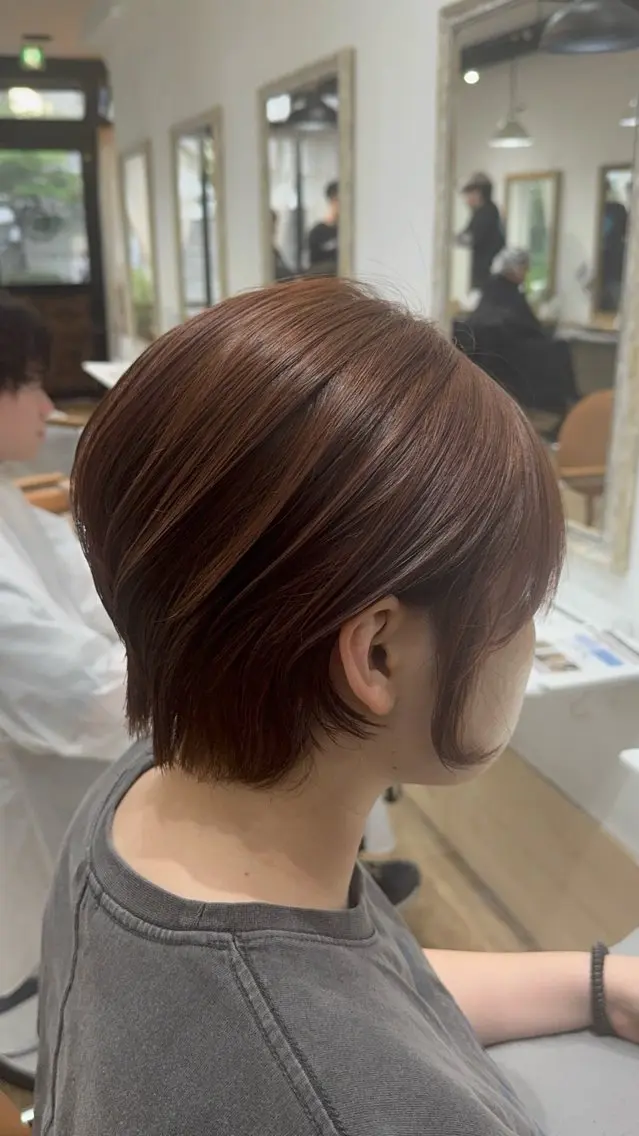 ショート カラー ブリーチ ブラウンカラー 透明感カラー ダブルカラー REBECCA 宮崎伊玖のヘアスタイル