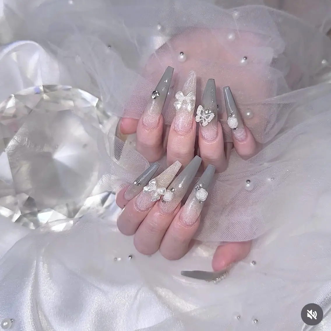 ネイル チークネイル ドット フットネイル フレンチネイル グラデーション ハンドネイル ハンドケア Nihonthy Nail 新宿のネイルデザイン