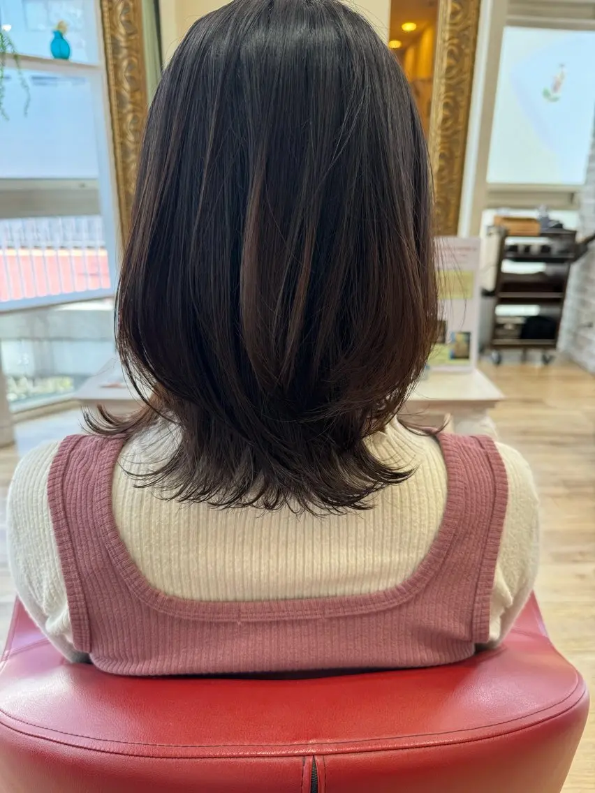 ミディアム くびれヘア 顔周りカット レイヤーカット 小倉 沙織のヘアスタイル