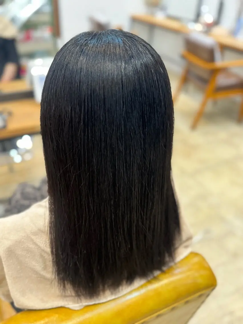 セミロング 縮毛矯正 艶感カラー🌸 Karinのヘアスタイル