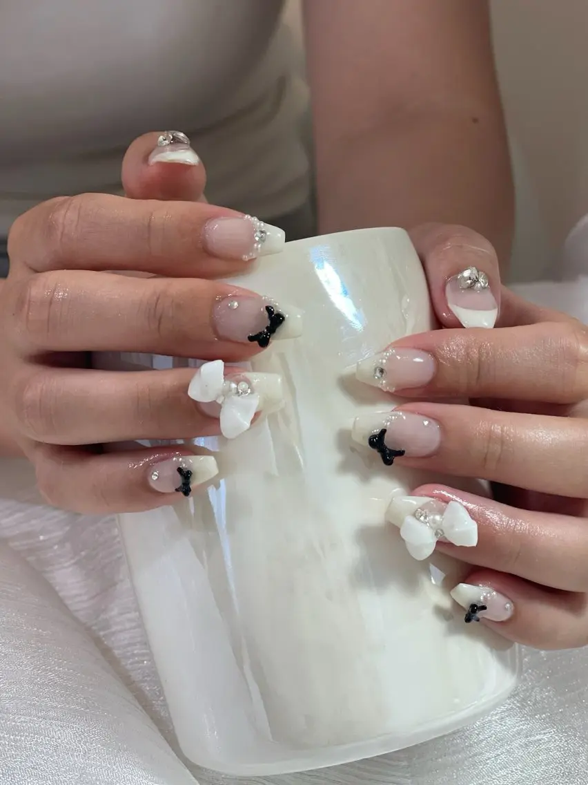ネイル ボルドー チークネイル 長さ出し フレンチネイル ジェルネイル ハンドネイル VANI Belle Nailのネイルデザイン