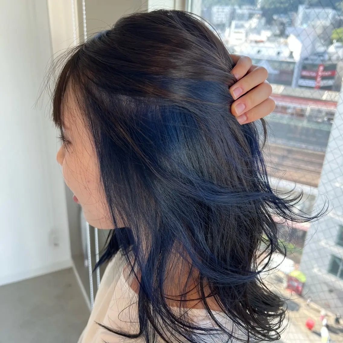 ミディアム カット ヘアカラー 艶ハイトーン🔆 ️️️安座間 希のヘアスタイル